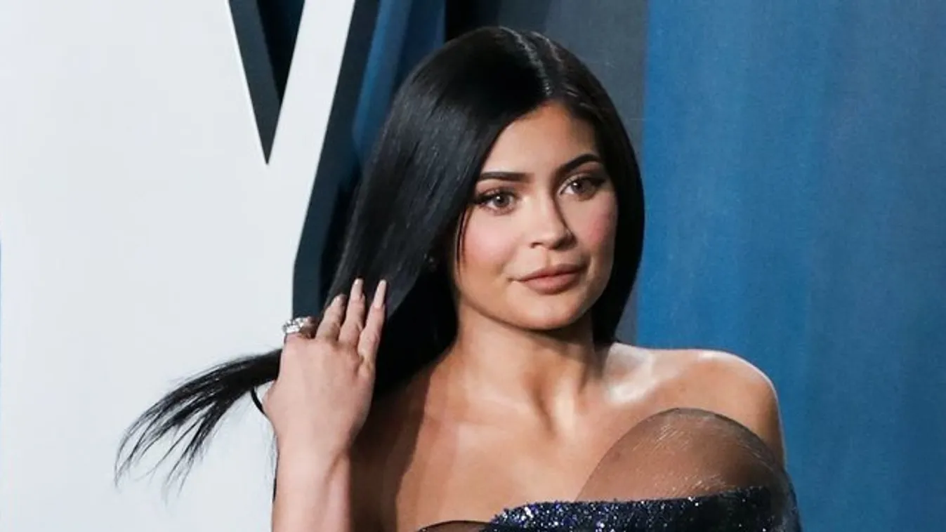 Lehet annál bizarrabb, mint hogy Kylie Jenner elnevezte az összes lábujját?! fotó