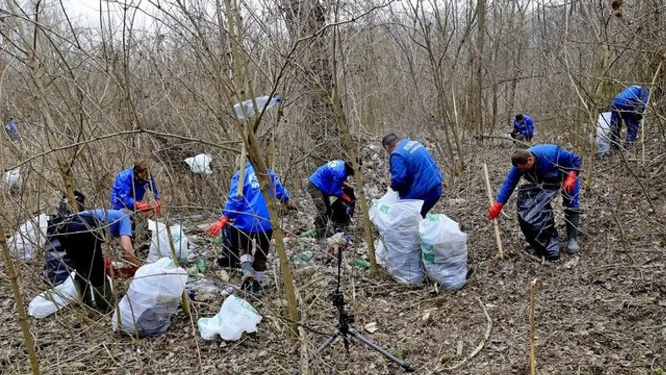 35 ezer műanyag palack került elő a Tisza ártérből