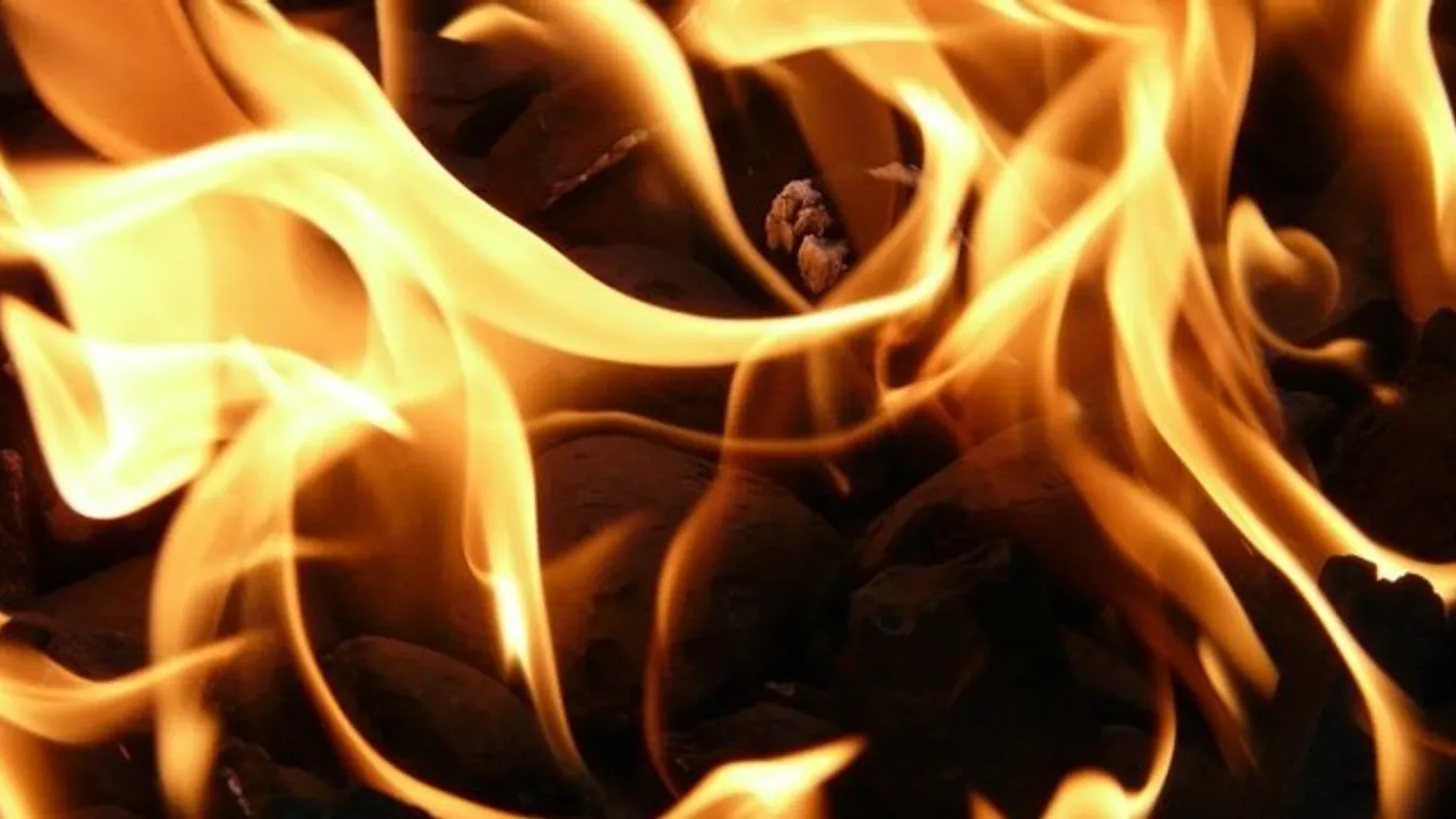 Karjukban mentették az időseket a rendőrök egy XV. kerületi lakástűzben