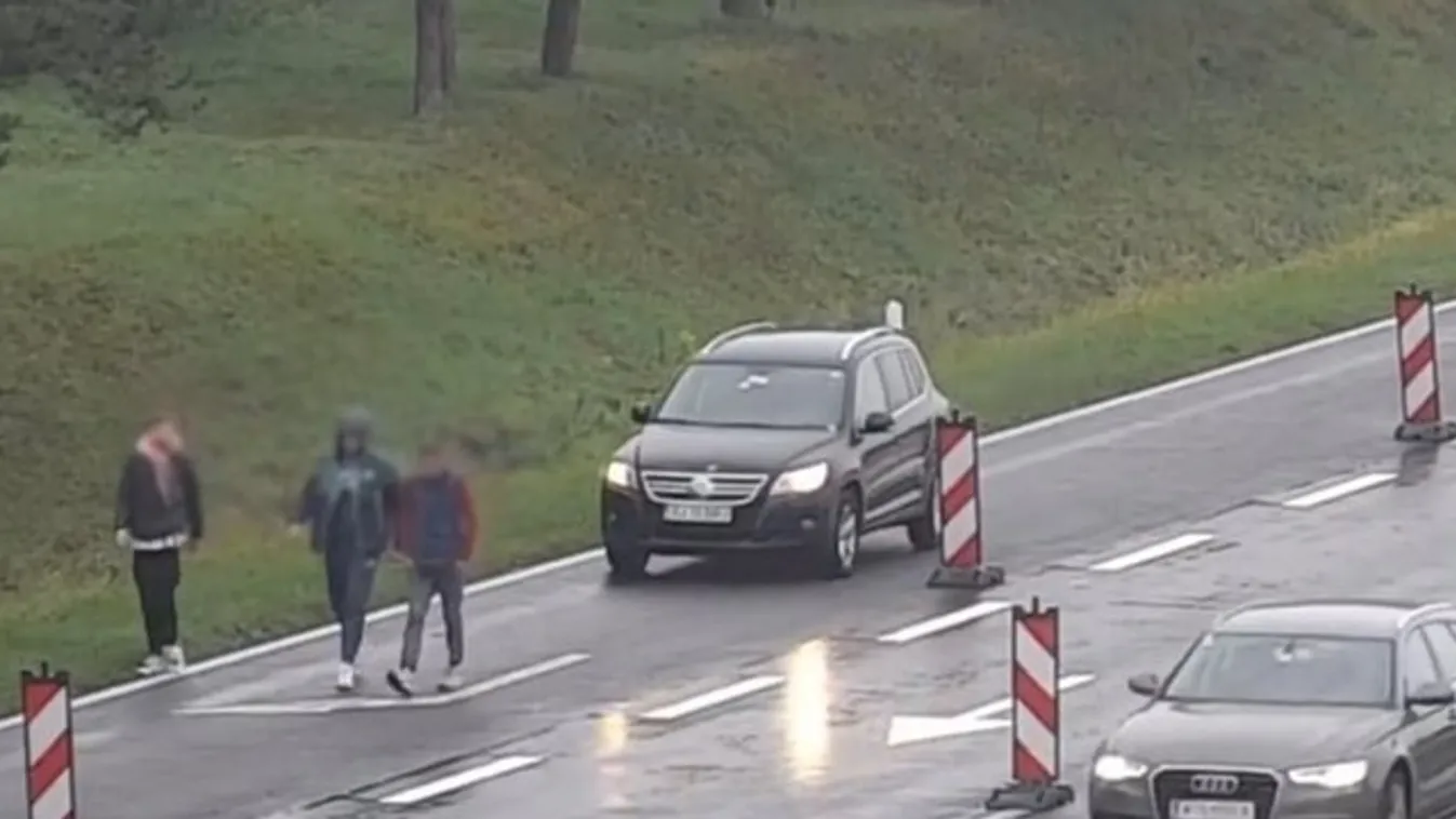 Életveszélyes dolgot csinált három fiatal srác az M1-es autópályán – döbbenetes videó
