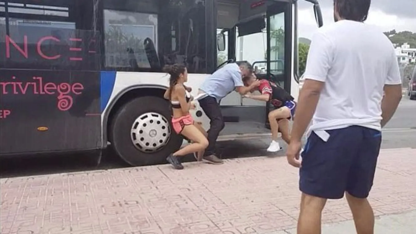A földön rugdosták a buszsofőrt az utasok