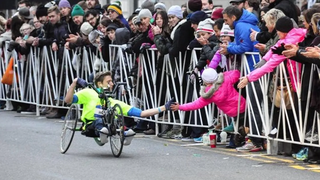 Handbike-kal teljesítette a Berlin Marathont a Tiszta szívvel sztárja