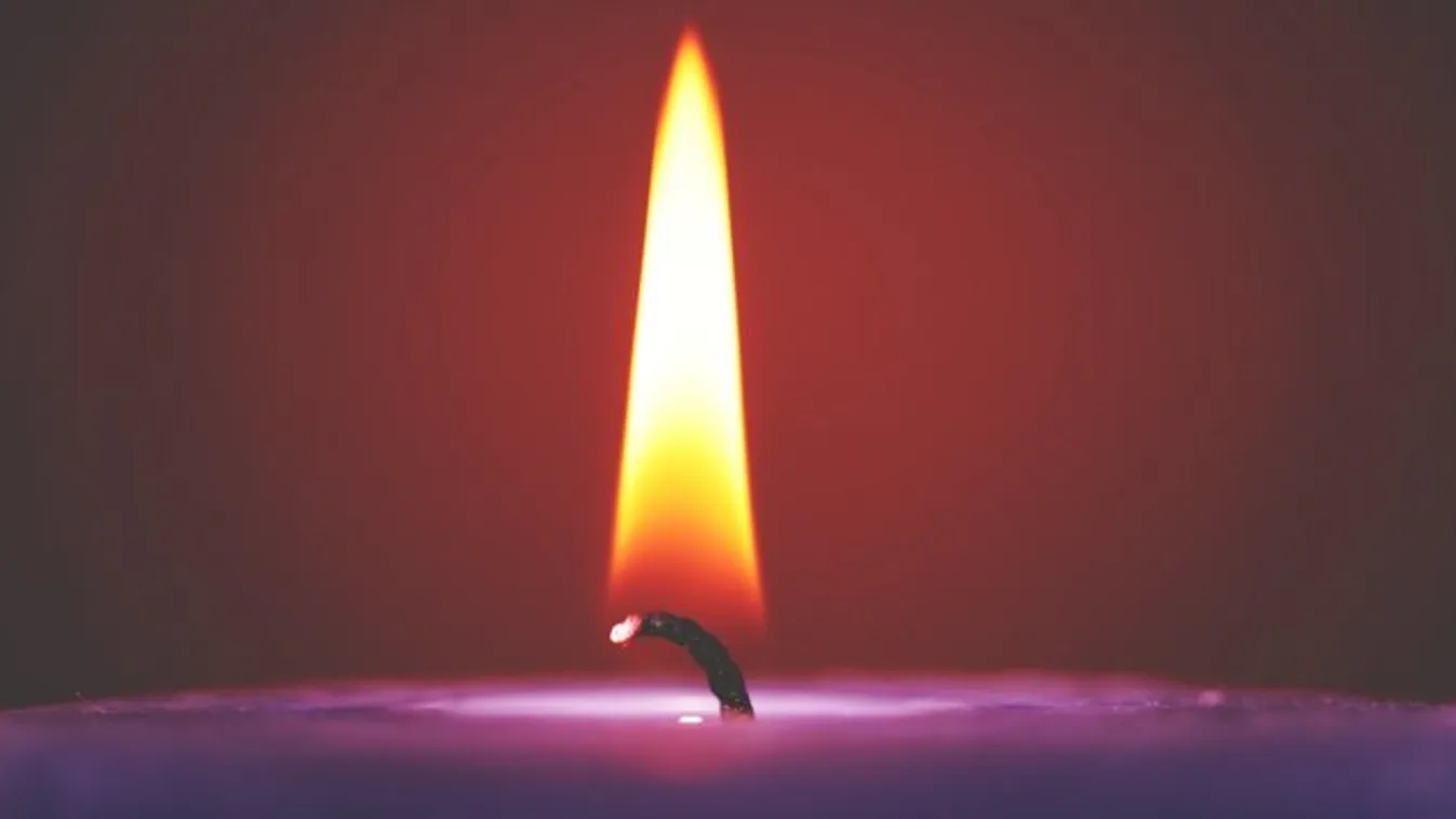 Meggyújtotta az első adventi gyertyát Orbán Viktor – videó