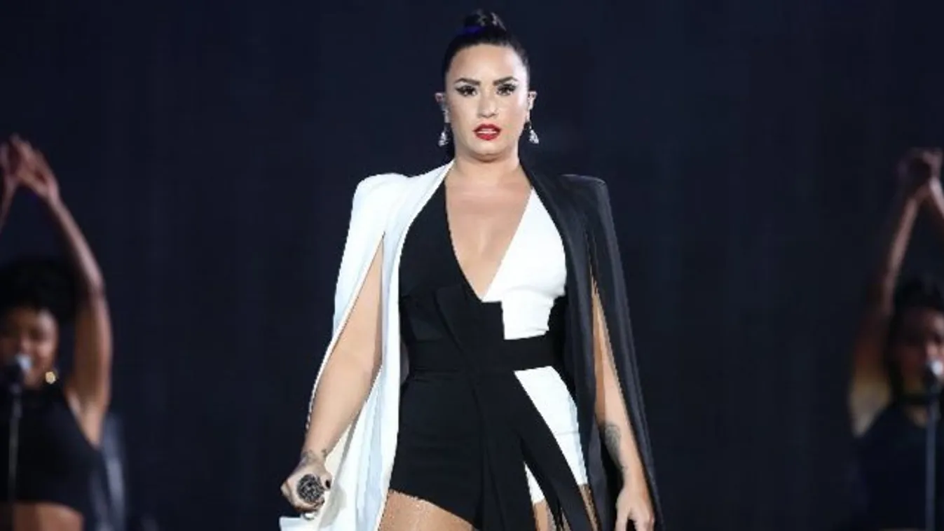 Demi Lovato szakított, de ettől még másnap kapott valakitől egy szép nagy virágcsokrot