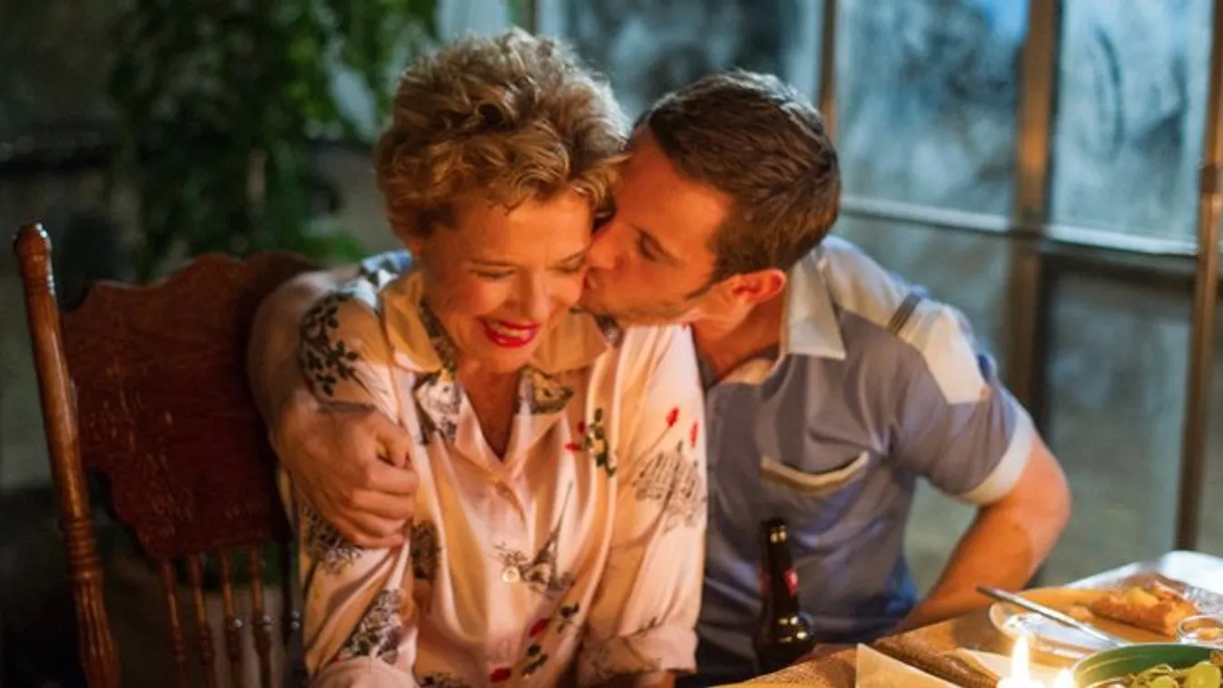 Annette Bening élvezte, hogy végre fiatal pasiba szerethetett bele