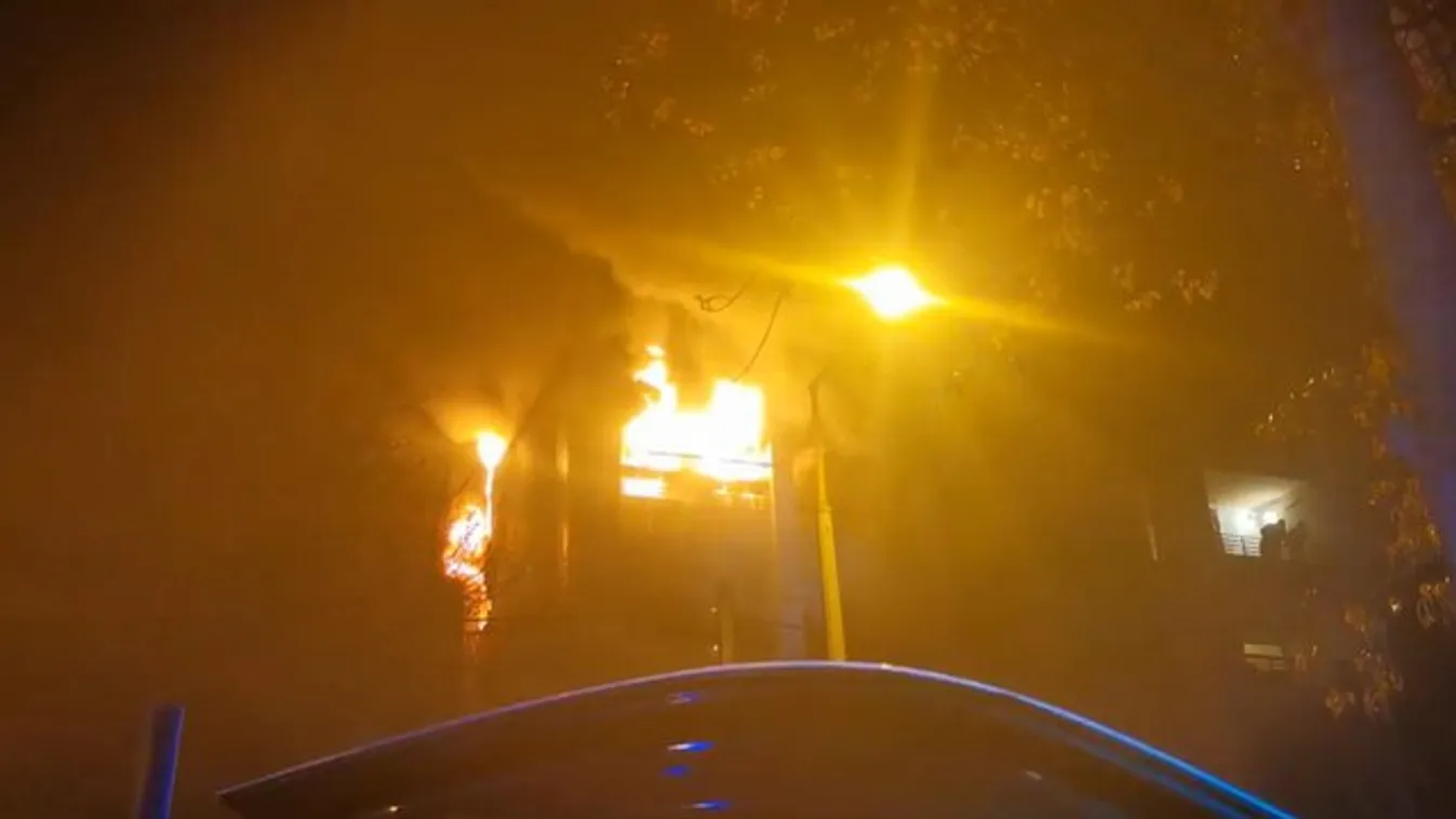 Óriási lángokkal égett egy lakás Kőbányán, 11 embert kellett kimenteni – videó