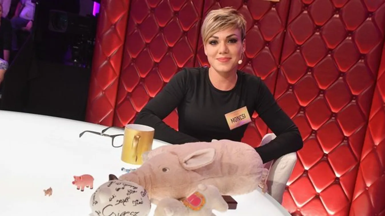 Áll az alku: Lagzira nyert másfél milliót Moncsi, a traktoros lány