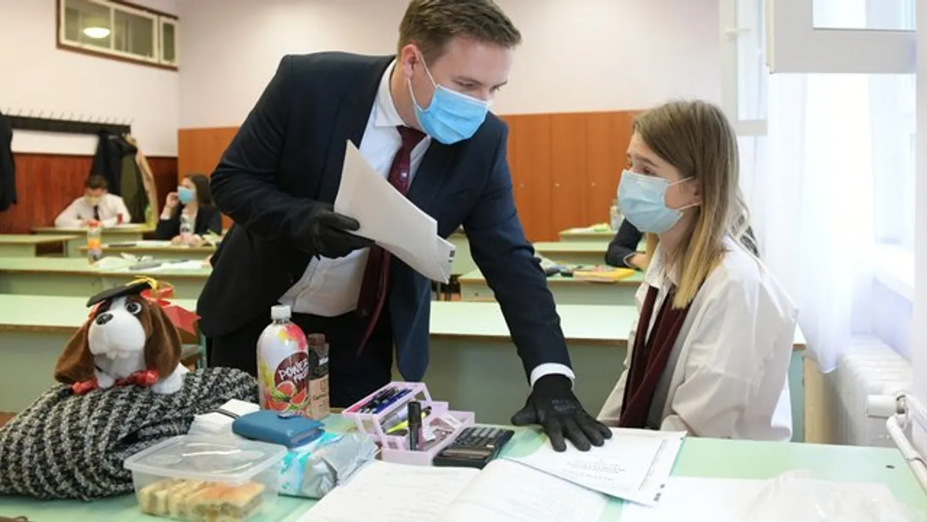 Könnyűnek találták a matekot a diákok - Egy sétálóutca lekövezése is feladat volt