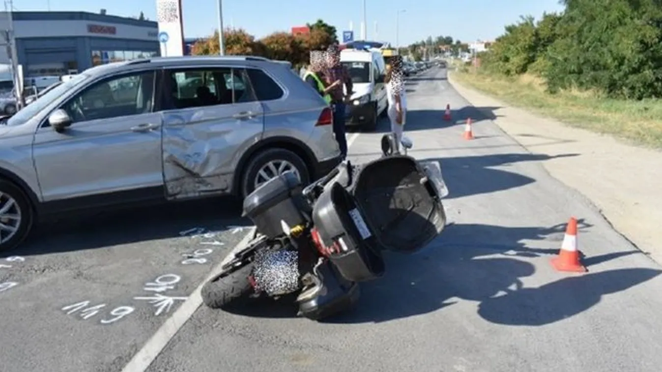 Nem vette észre a motorost a 80 éves sofőr: Borzalmas baleset történt Győrnél