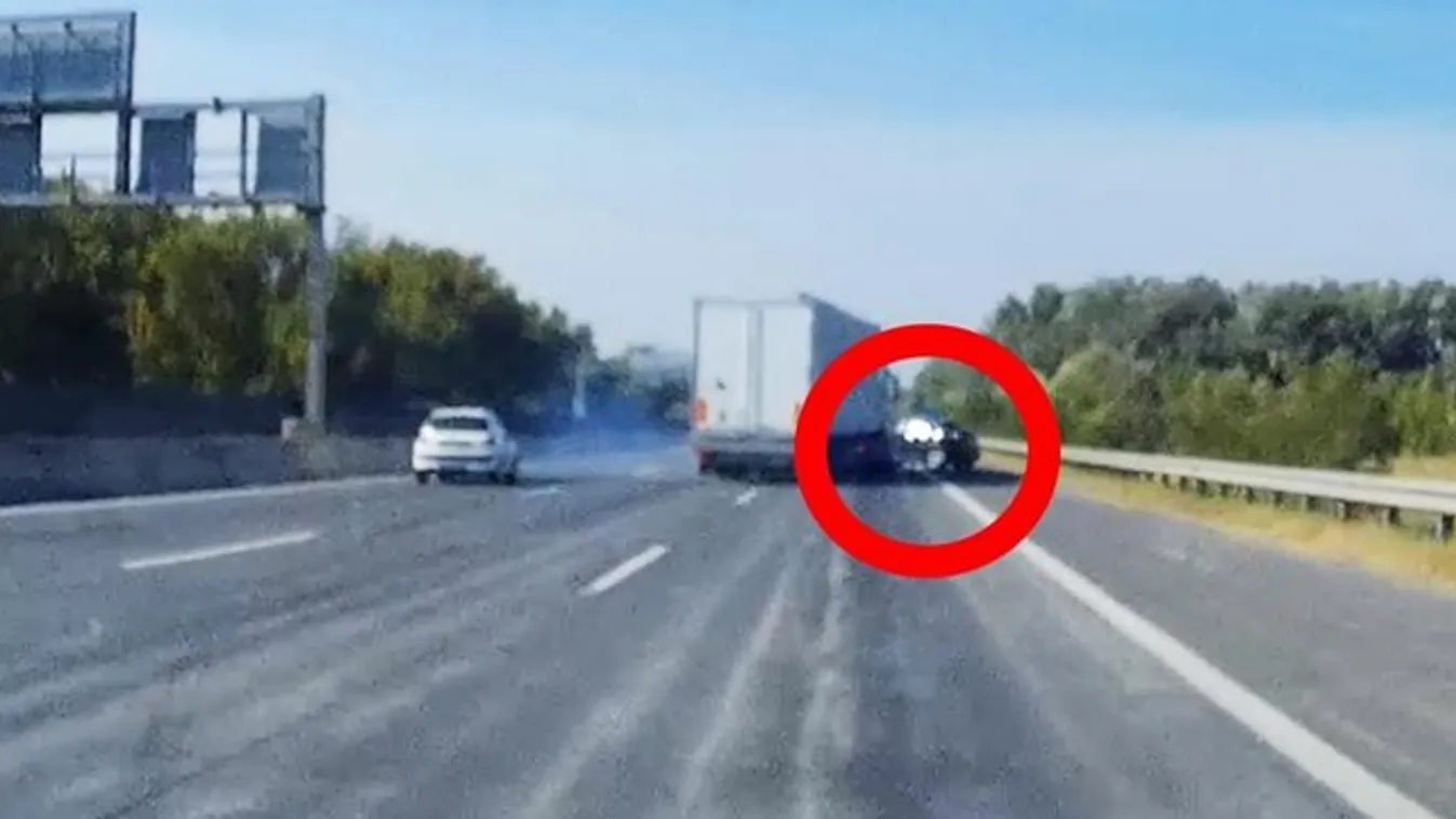 Horror baleset az M0-son: Szó szerint letarolta az autót a kamion - Videó