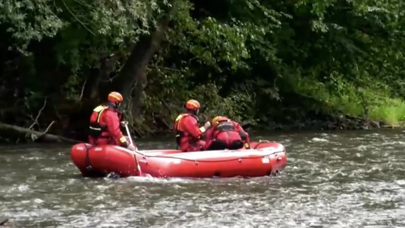 Most kaptuk: Fej nélküli holttestet sodort a Garam, a hiányzó testrész méterekkel odébb került elő - 18+ Videó