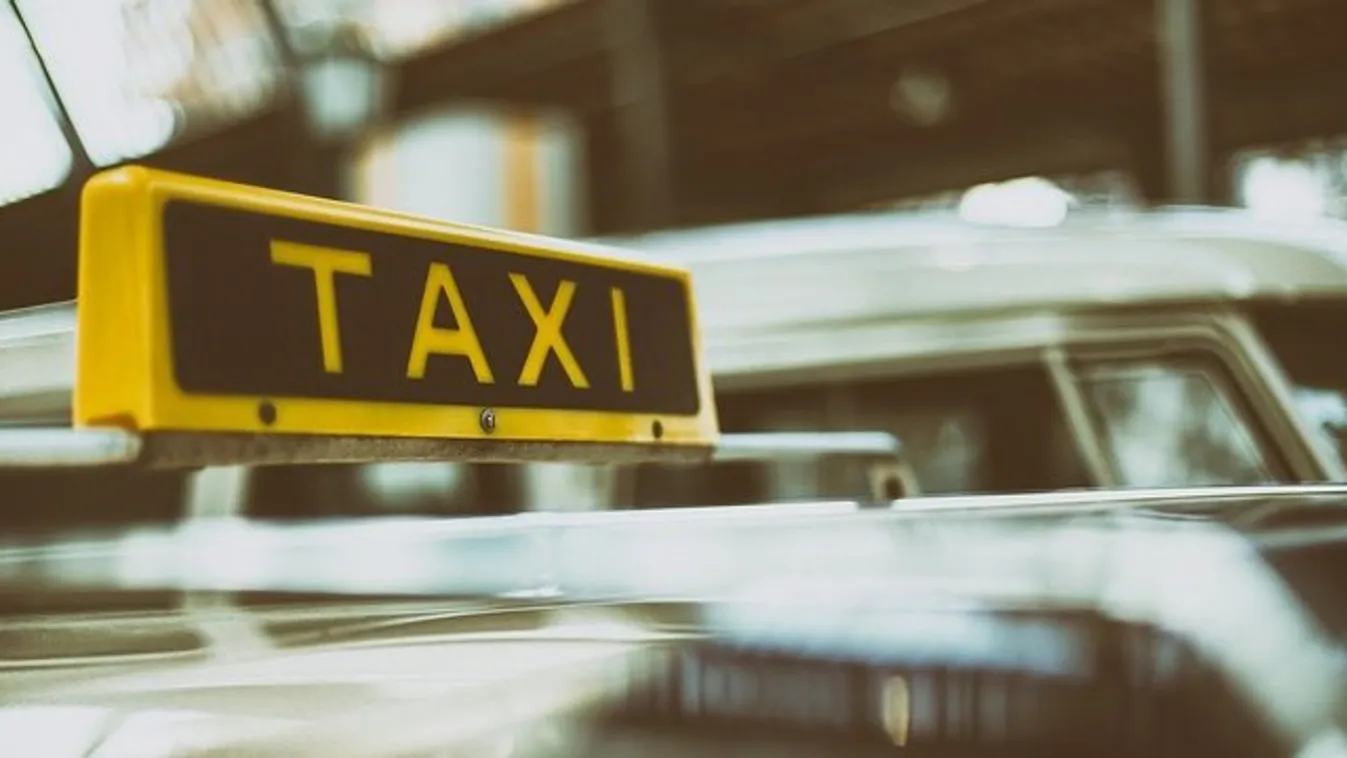 Lehet ennél kínosabb? Taxiban felejtették újszülött gyermeküket a szülők
