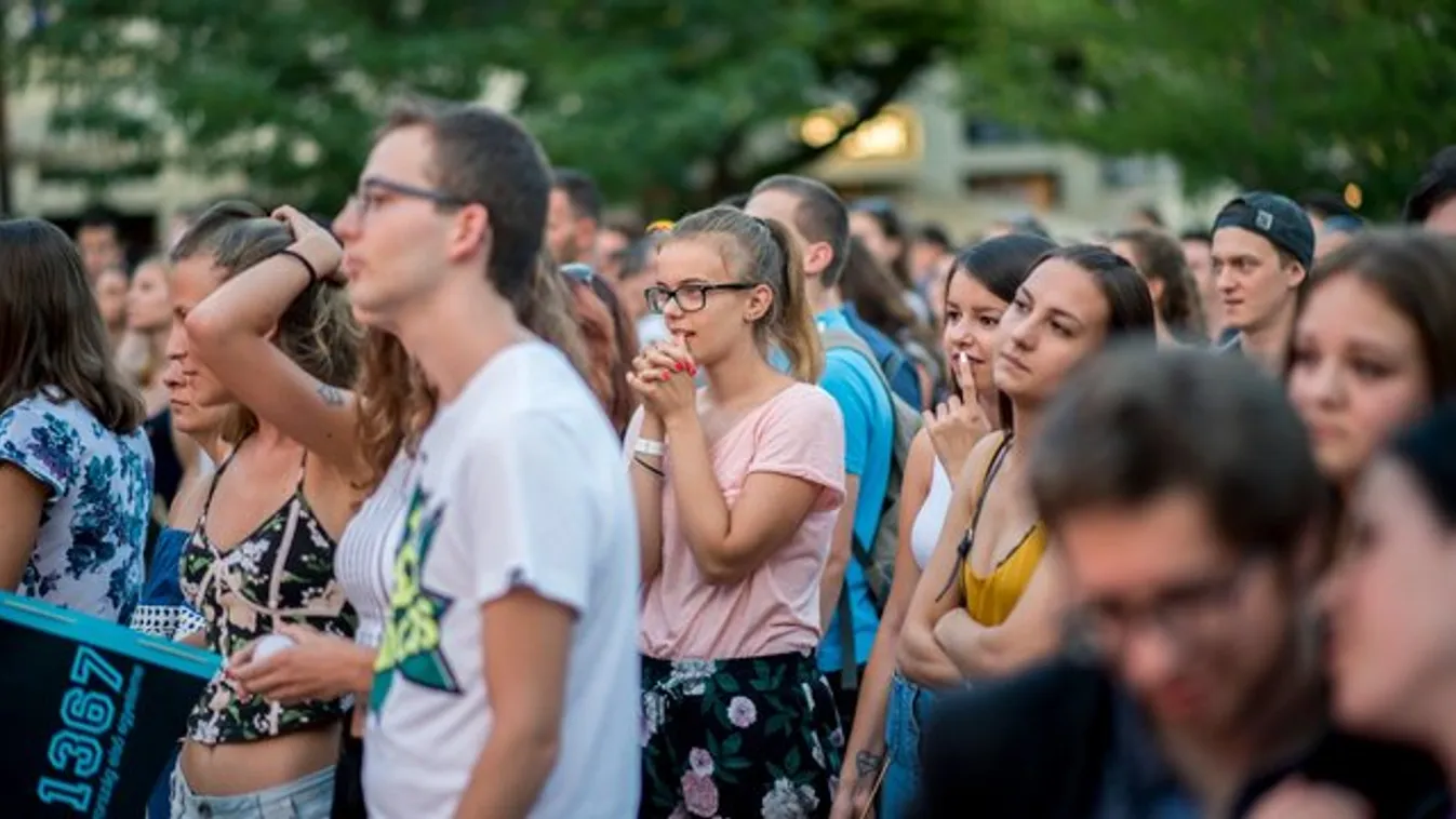 Ma este minden kiderül: több ezer diák várja a ponthatárokat, itt percről percre követheted az eseményeket