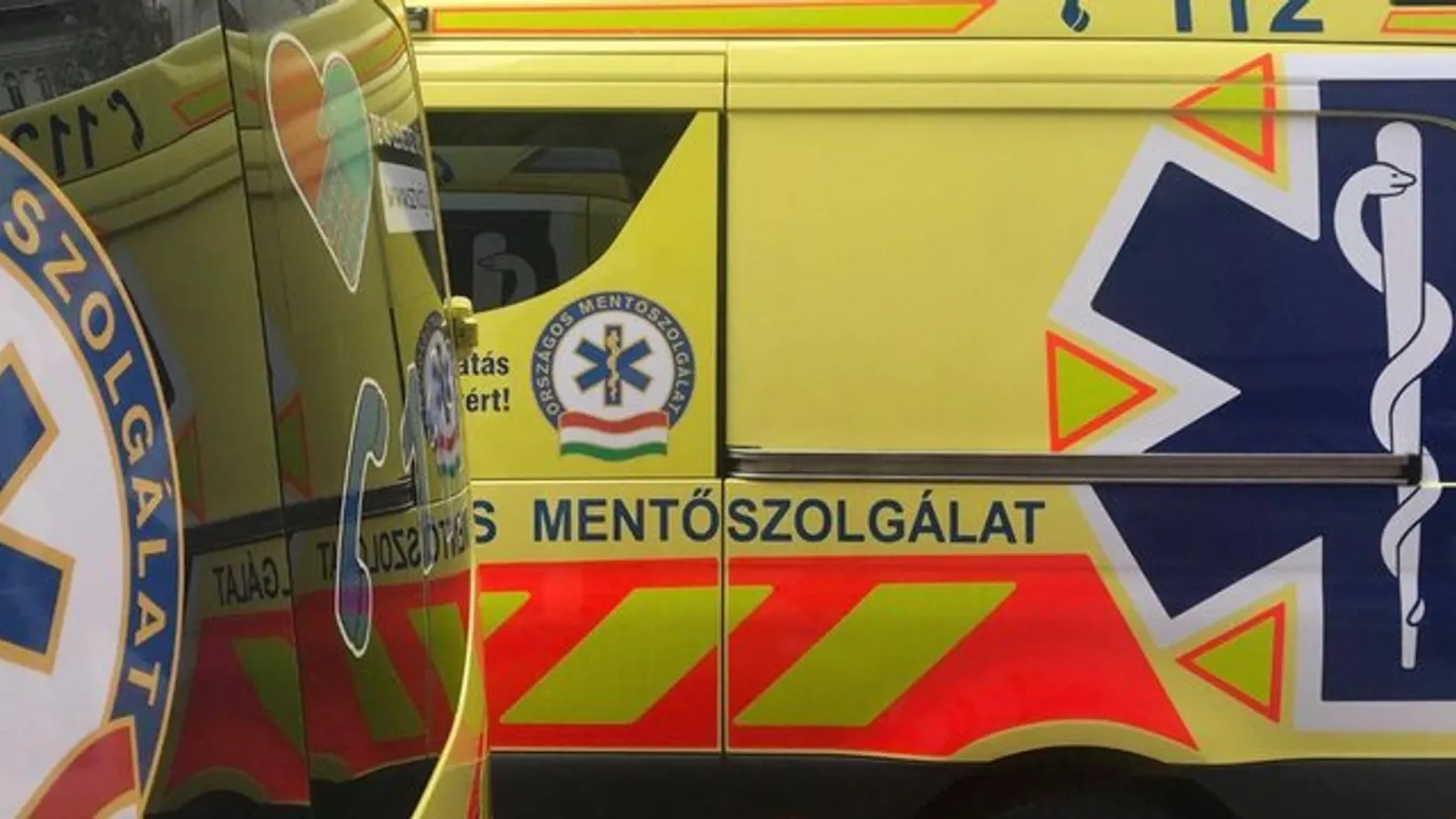 Pánik az 52-es buszon: tinik kezdték meg az idős nő újraélesztését