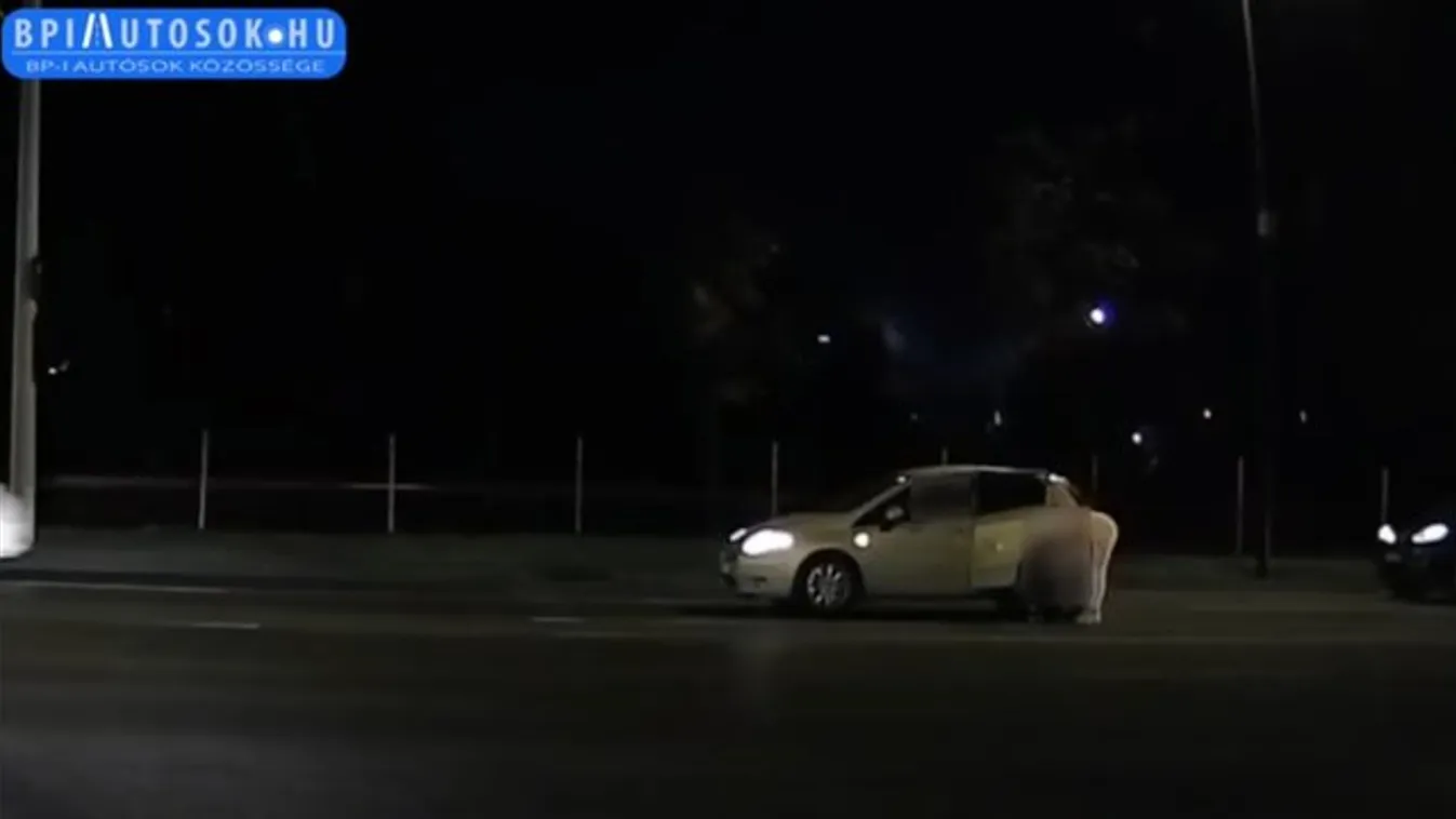 Megáll az ész! Egy nő a ferihegyi gyorsforgalmi belső sávjában pisiltette a gyerekét - videó