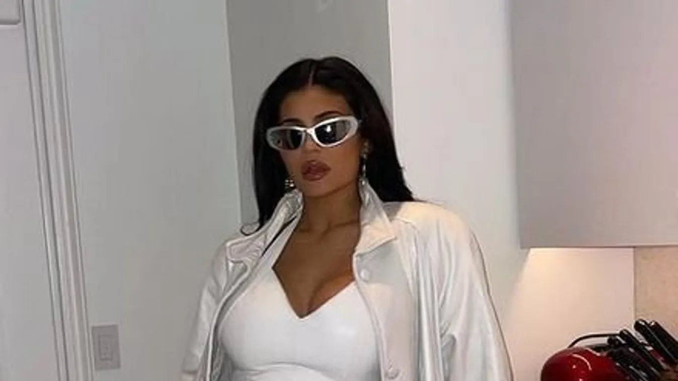 Kylie Jenner megmutatta gömbölyödő terheshasát – 14 millió ember alélt el tőle
