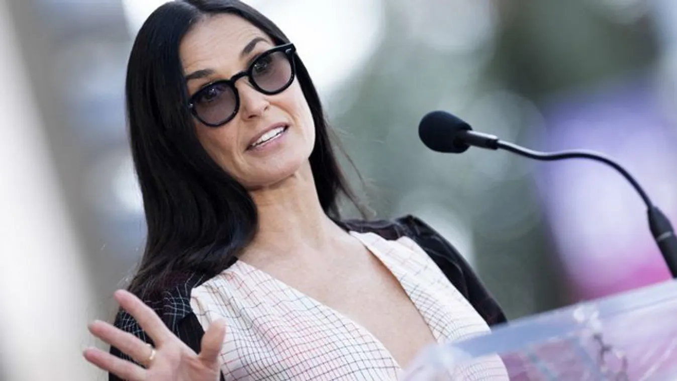 Küzd a gravitációval Demi Moore