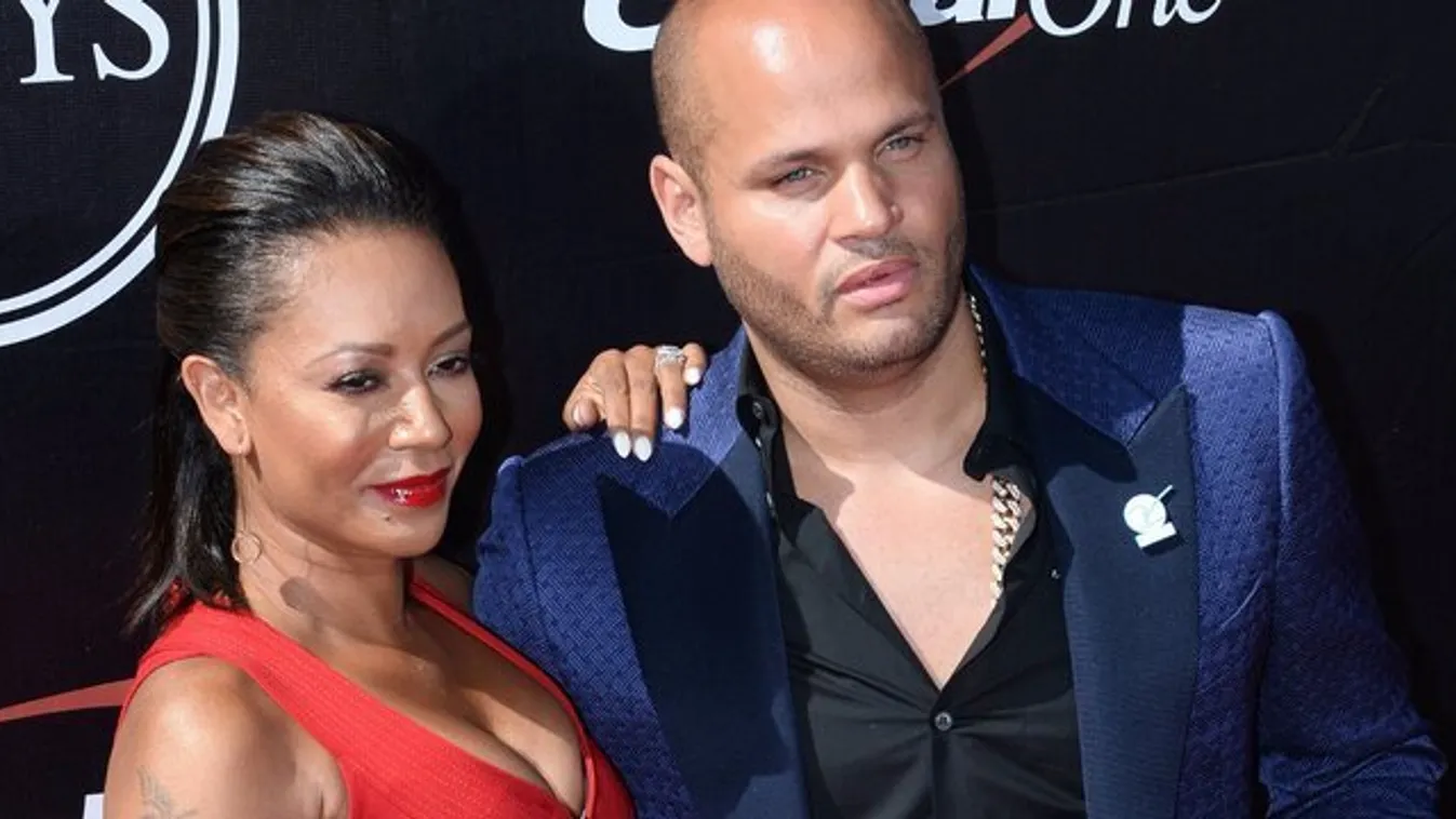 Bikiniben buzdít Mel B - fotó