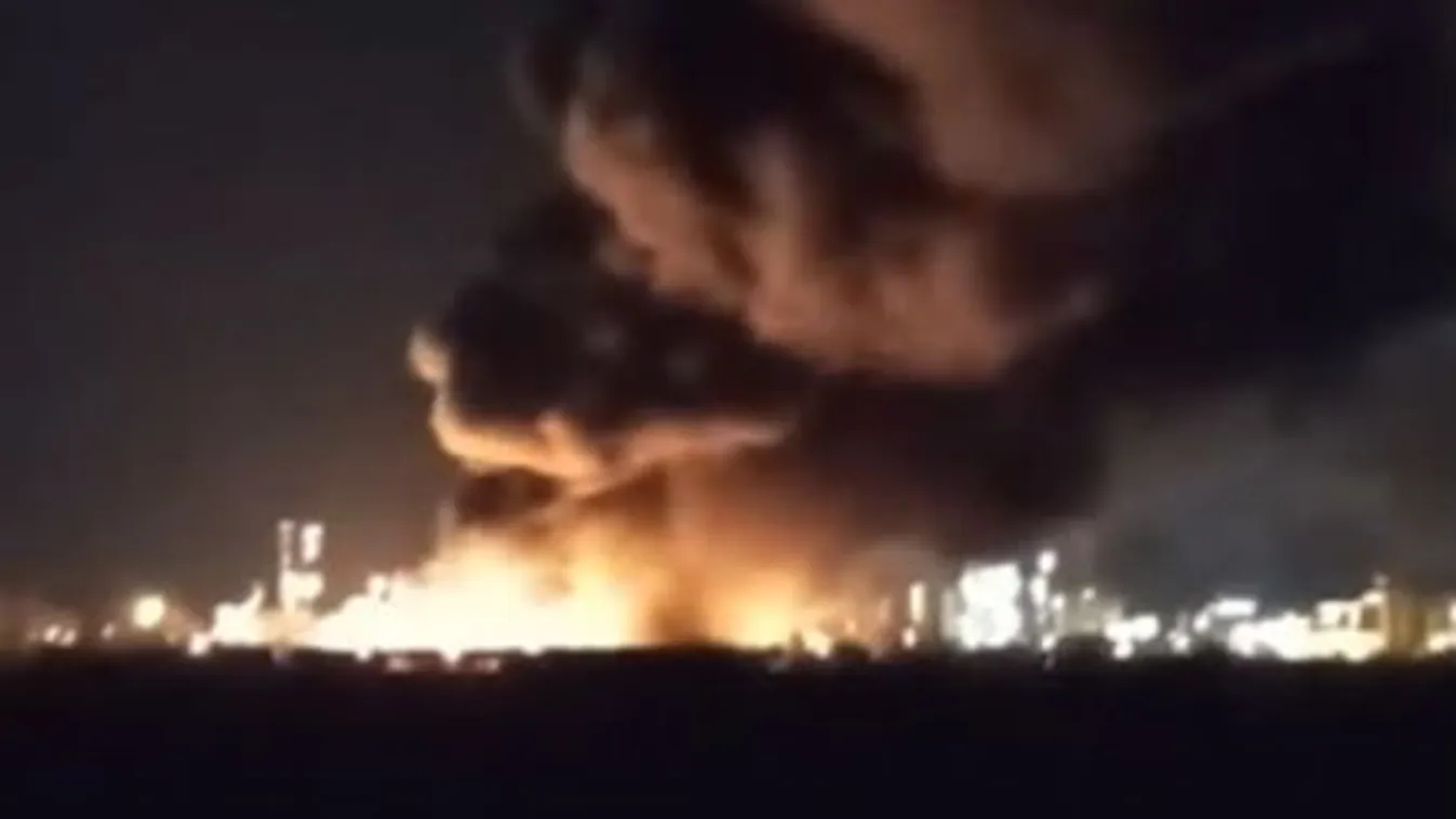 Hatalmas lángokkal ég a tiszaújvárosi Mol Petrolkémia üzeme melletti telephely – videó