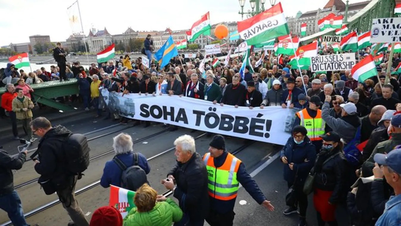 Hírességek is feltűntek a Békemenet résztvevői között: Sztárzenészek vezetik a tömeget – fotók