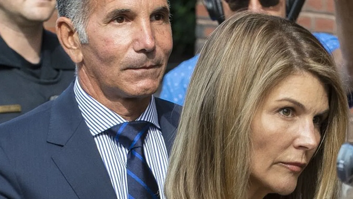 50 évet is kaphat Lori Loughlin