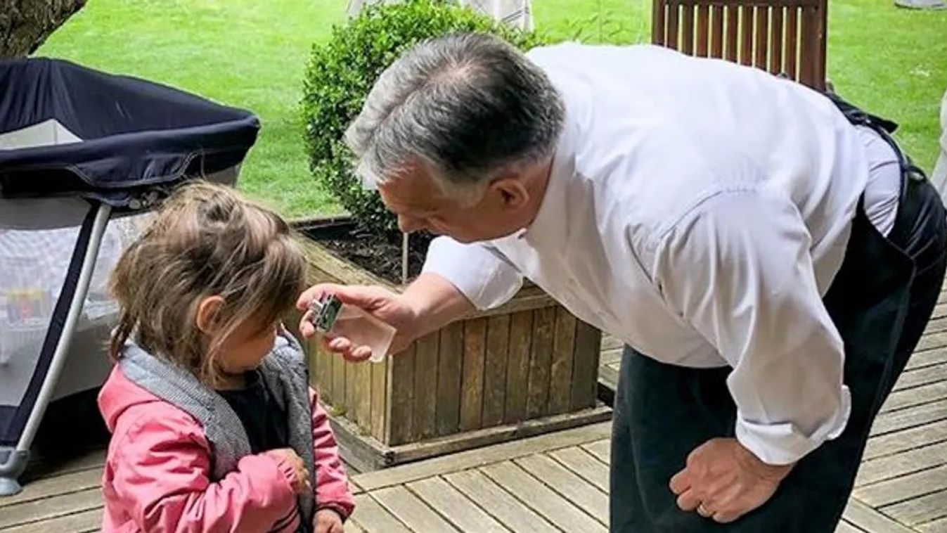 Ezzel a locsolóverssel kezdte Orbán Viktor a reggelt