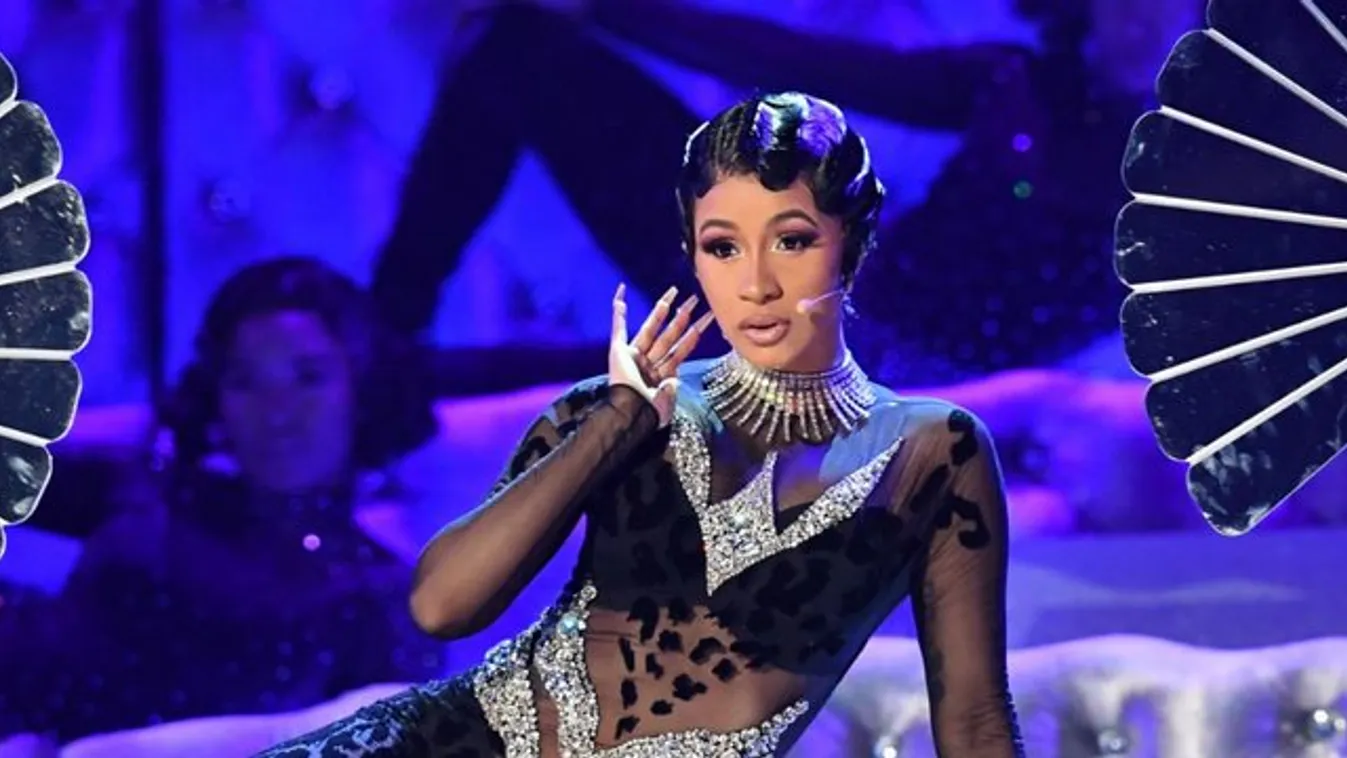 Ilyen Cardi B, amikor nem tudja eldönteni, milyen hajszínt szeretne - és megkapja mindet