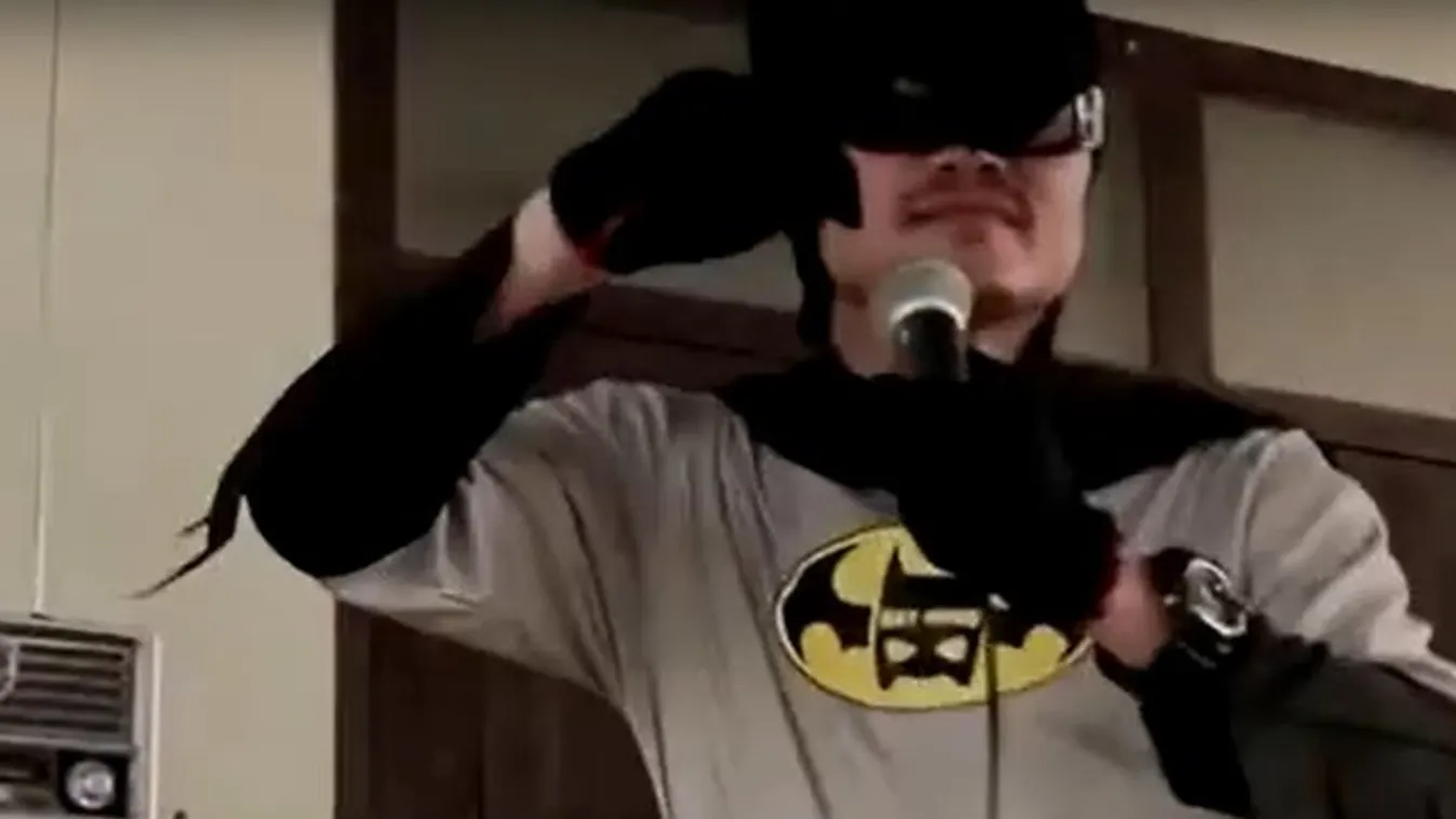 Korona, korona: Énekli Batman jelmezben a fertőző betegségre figyelmeztető thaiföldi tanár