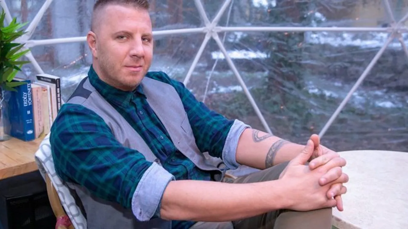 Még hogy nem hasonlít Jimmyre: Zámbó Krisztián kiköpött apja legújabb fotóján