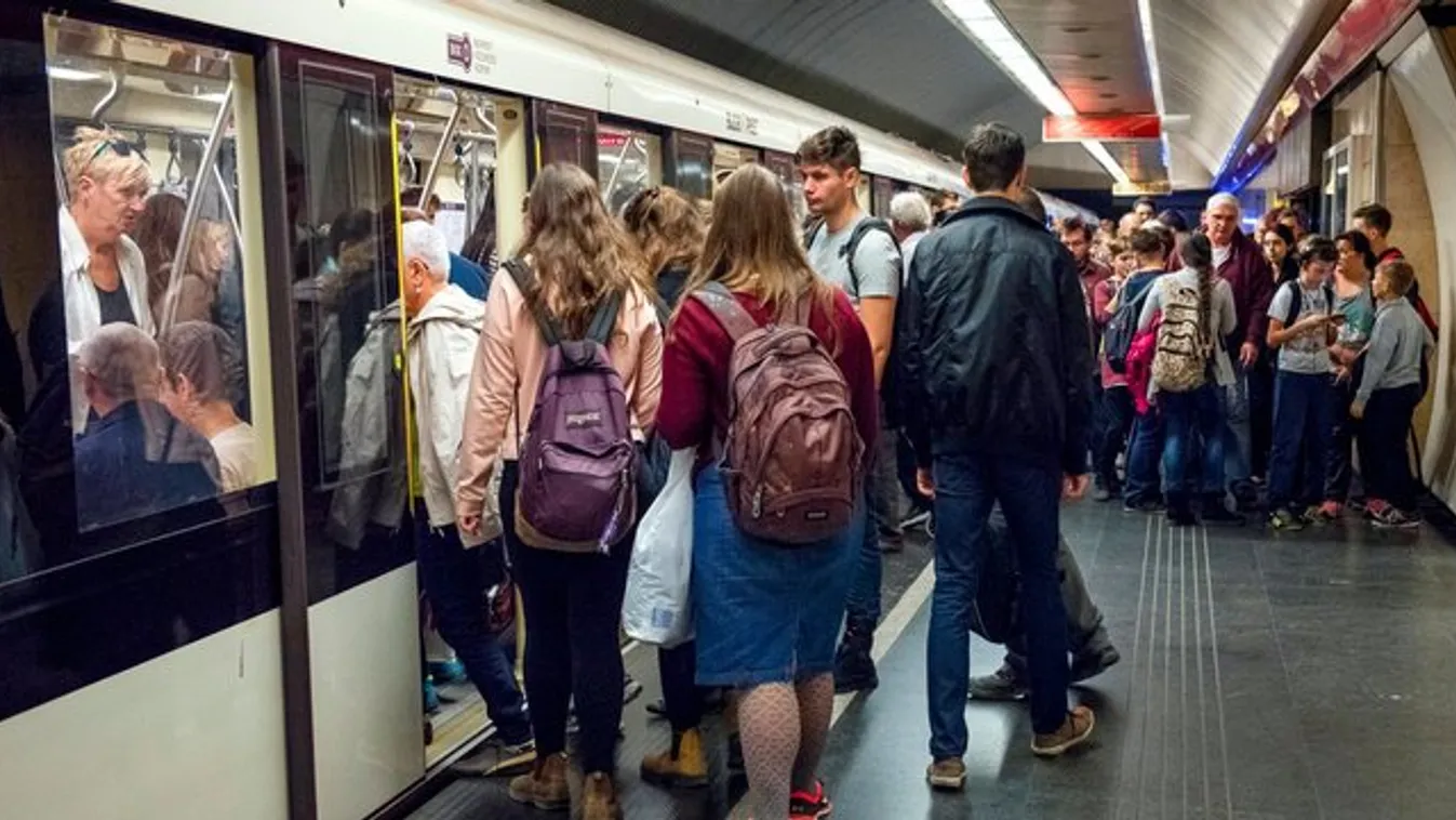 Füst: továbbra is pótlóbusz viszi a 3-as metró utasait