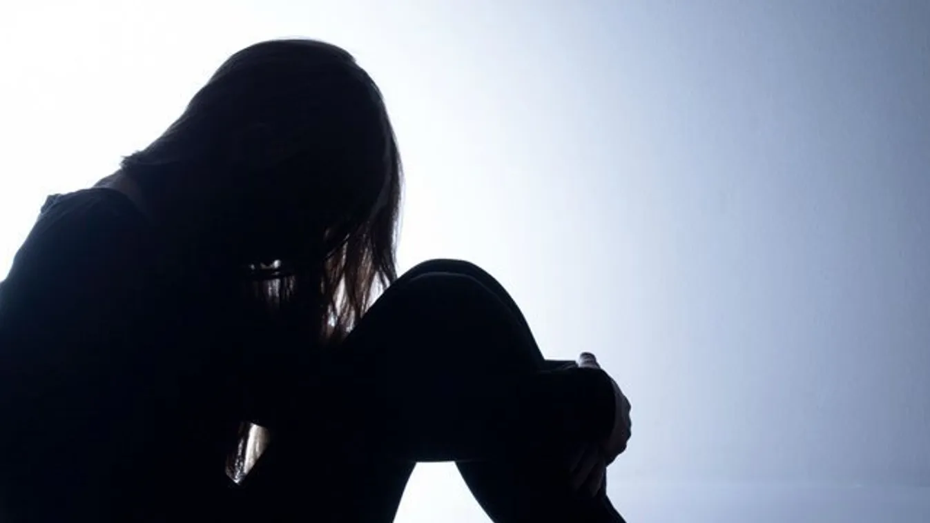 Mobiljáról tudta meg a nő, hogy szerelme és annak egy barátja megerőszakolta 18+