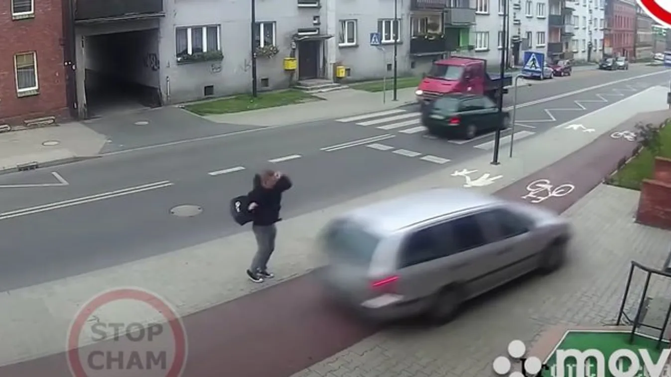 Brutális felvétel: ha a gyalogos nem pillant fel időben, szörnyű kínok közt hal meg – videó