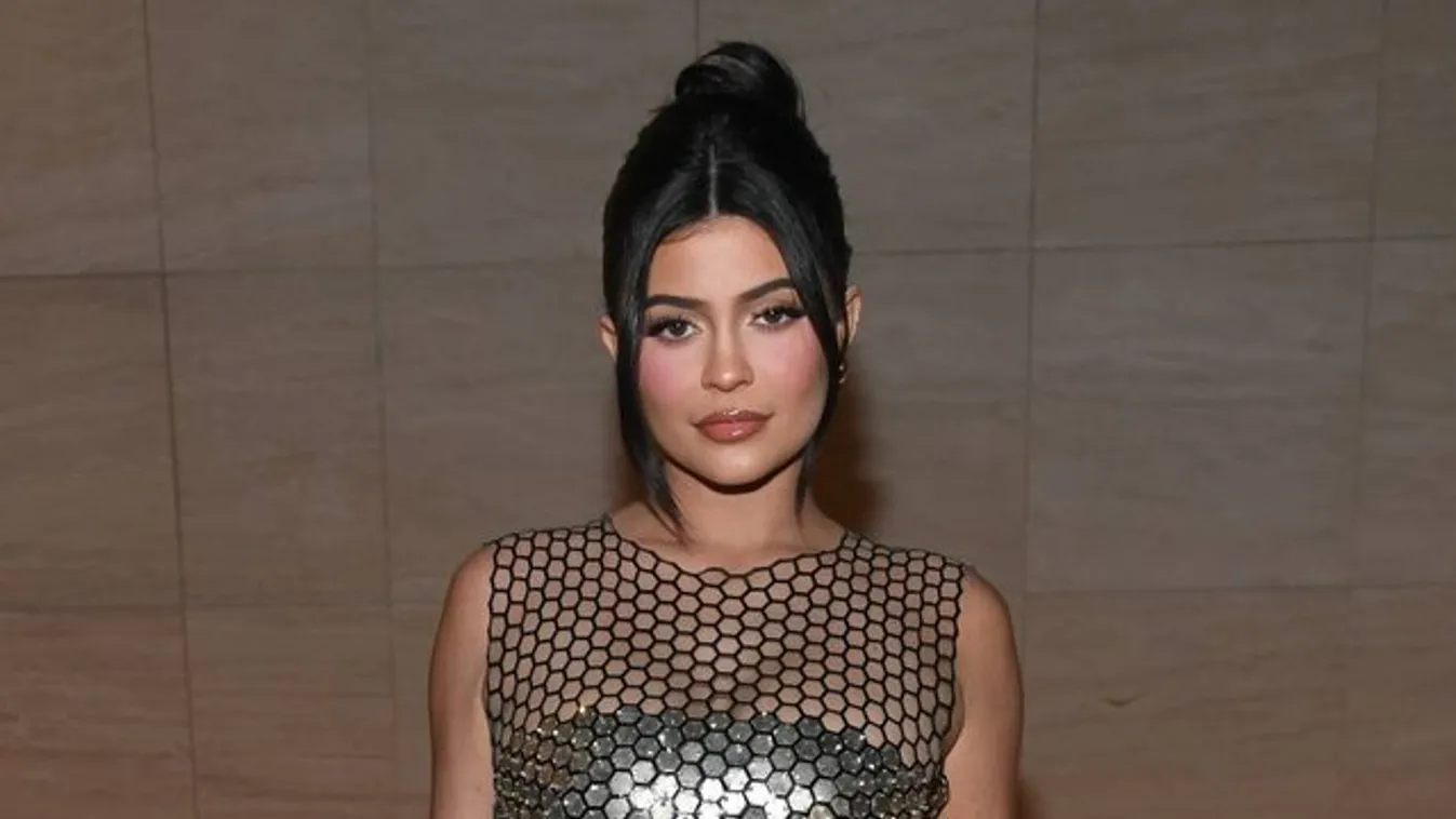 Ilyen egy milliárdos teste: Kylie Jenner mikrobikiniben mutatta meg a lényeget – fotó