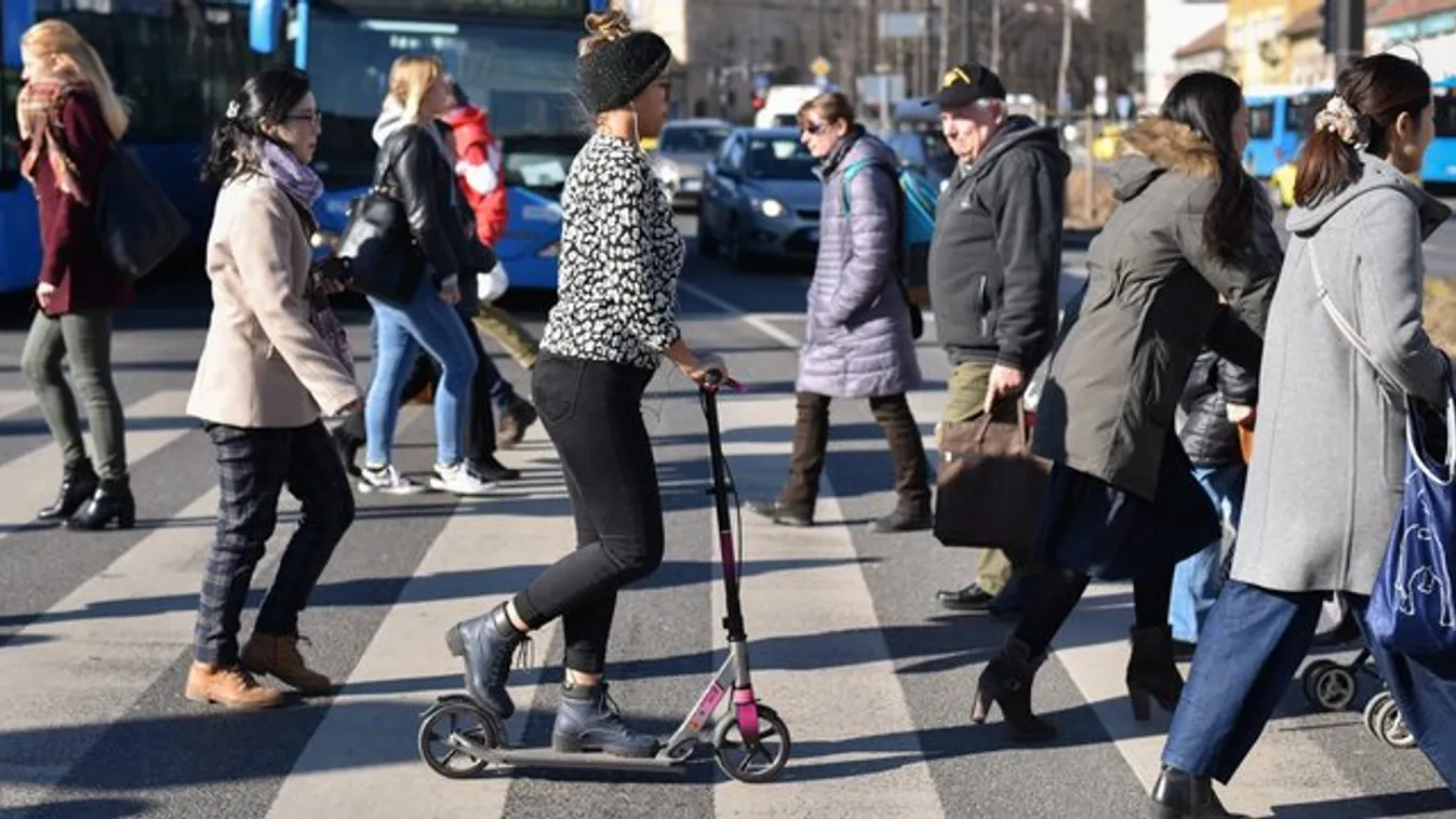 Kerekezhetnek a járdán a rolleresek