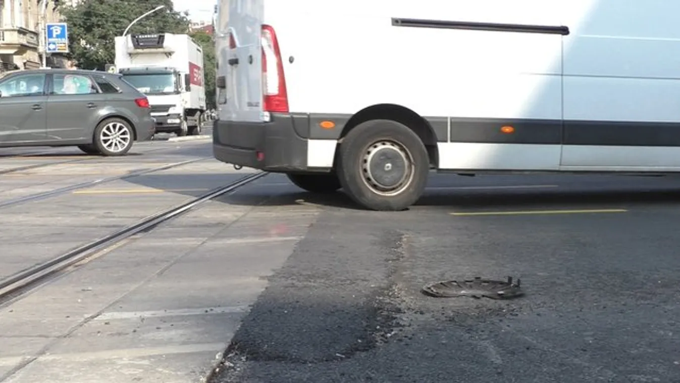 Veszélyes bukkanó a Blaha Lujza téren: Brutális károkat okozhat