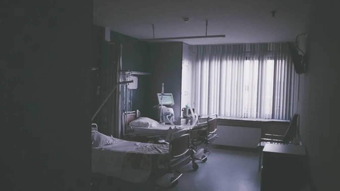 Még élni akarok! – A nap 22 óráját ágyban tölti a fiatal lány, mert egyetlen rossz mozdulatba belehalhat