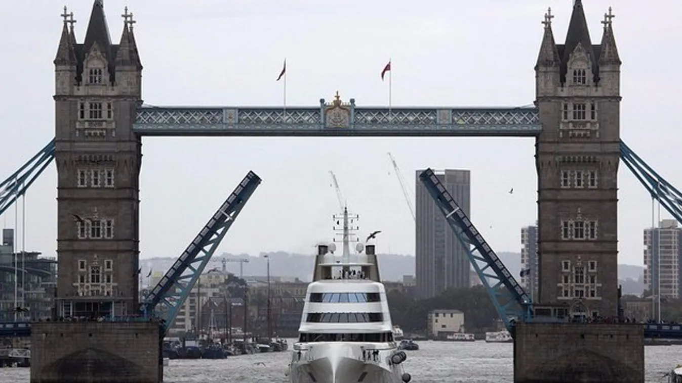 82 milliárd úszott be Londonba