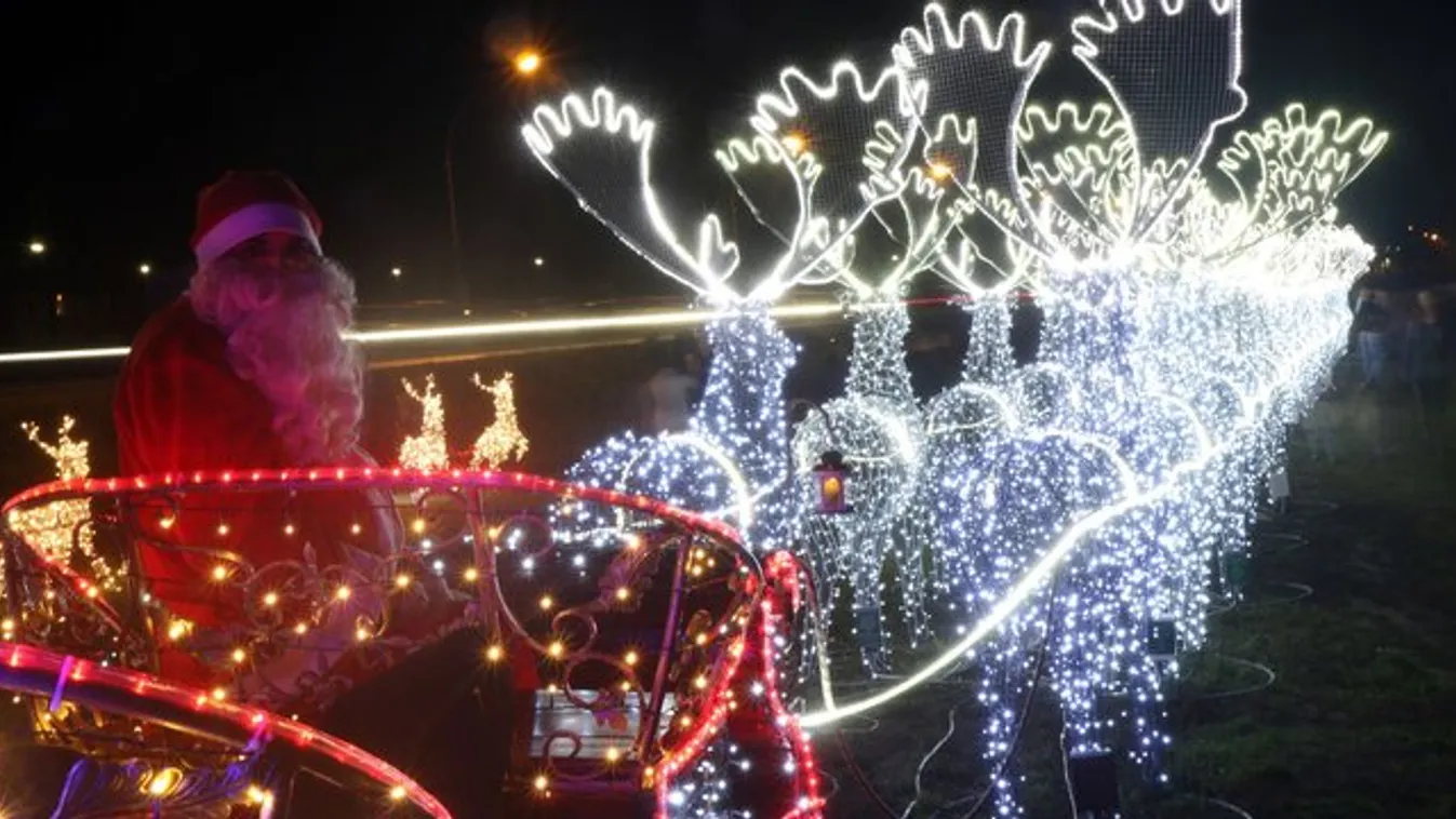 Sokan a csodájára járnak a Guinness-rekorder szerencsi fényszánnak