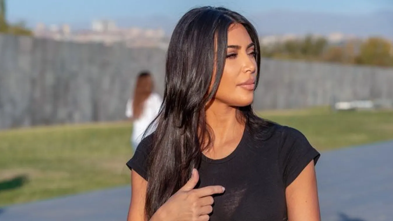 Kim Kardashianék megint hatalmas retus-bakit ejtettek, alighanem minden rajongó ezen röhög - fotó