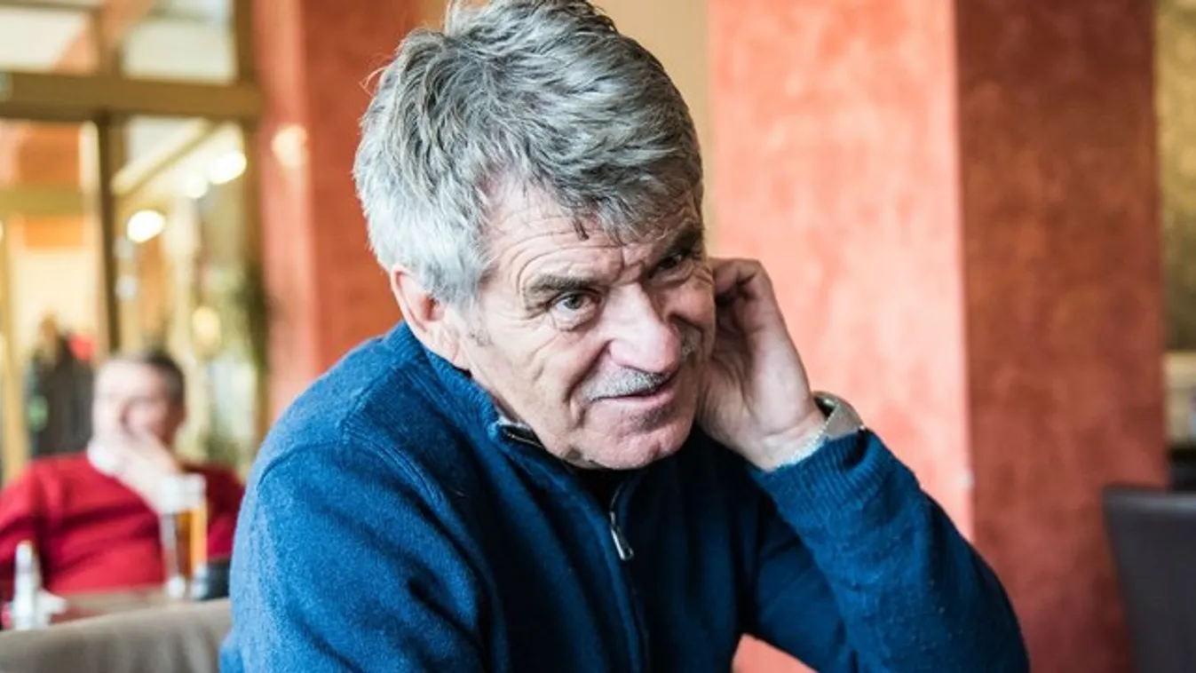Csank János szenteste is labdákkal alszik