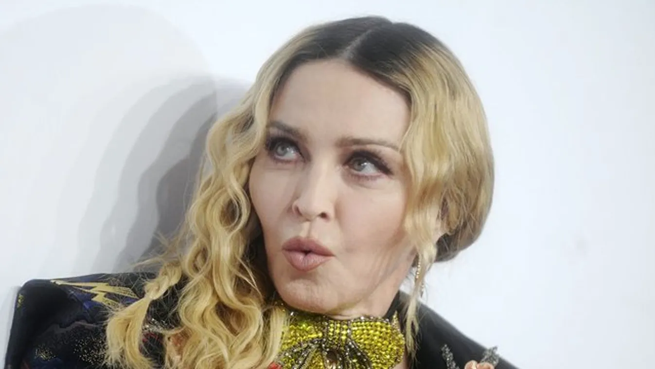 Madonna apaként is helytáll