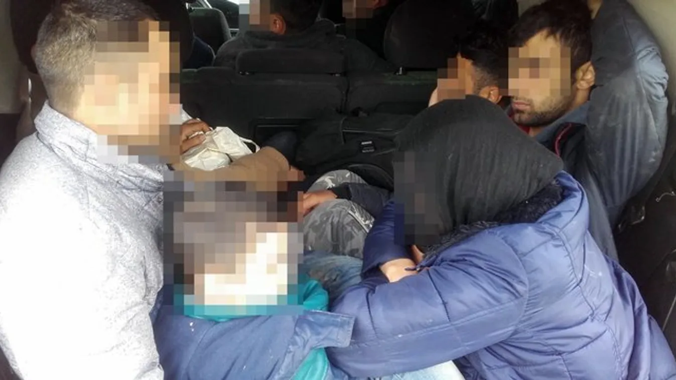 Tíz migránst zsúfolt be egy kombiba a Battonyán elfogott bolgár csempész - fotó
