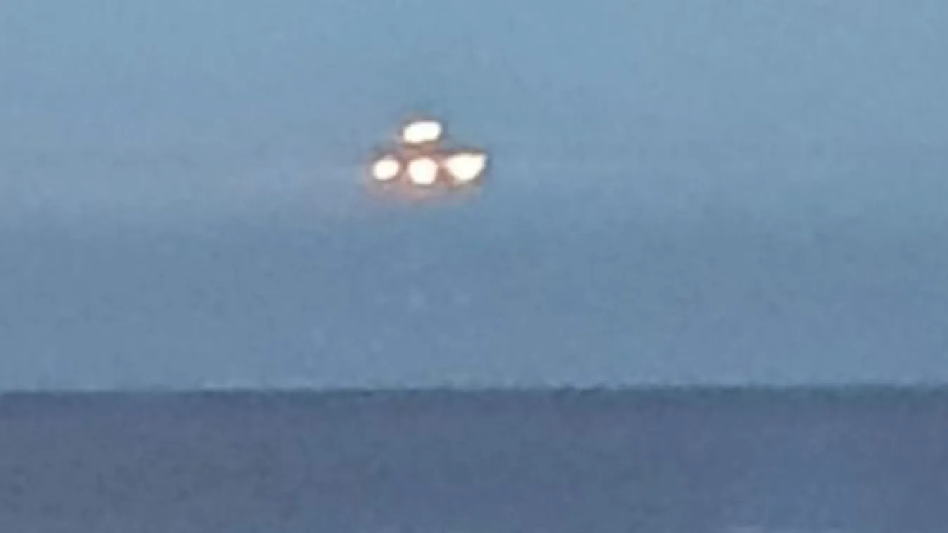 Hátborzongató: egy hatalmas UFO tűnt fel a tenger felett – Fotó