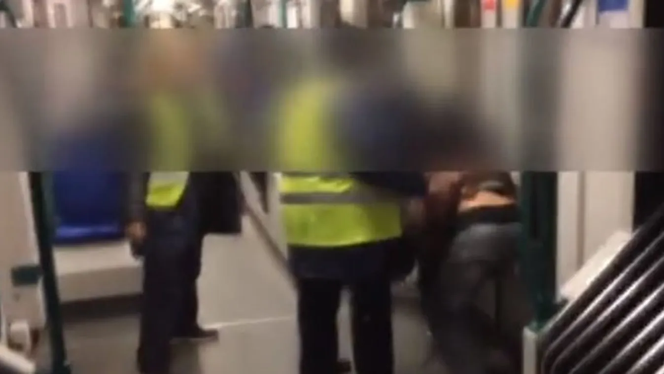 A földön fekvő utast rugdosta a bekattant biztonsági őr - videó
