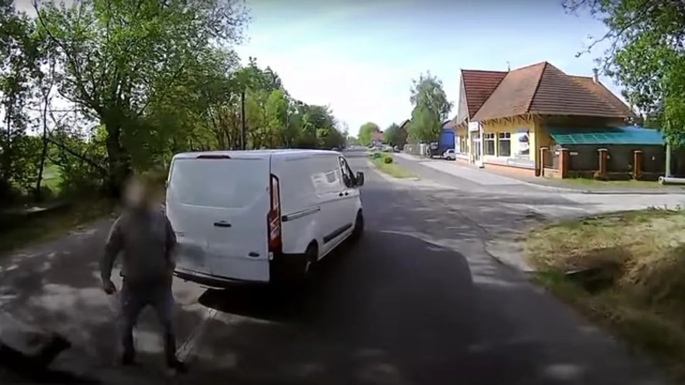 Egy kamion letörte a tükrét, visszaelőzte, lefékezte, majd ököllel verni kezdte - és mindez most megvan videón!