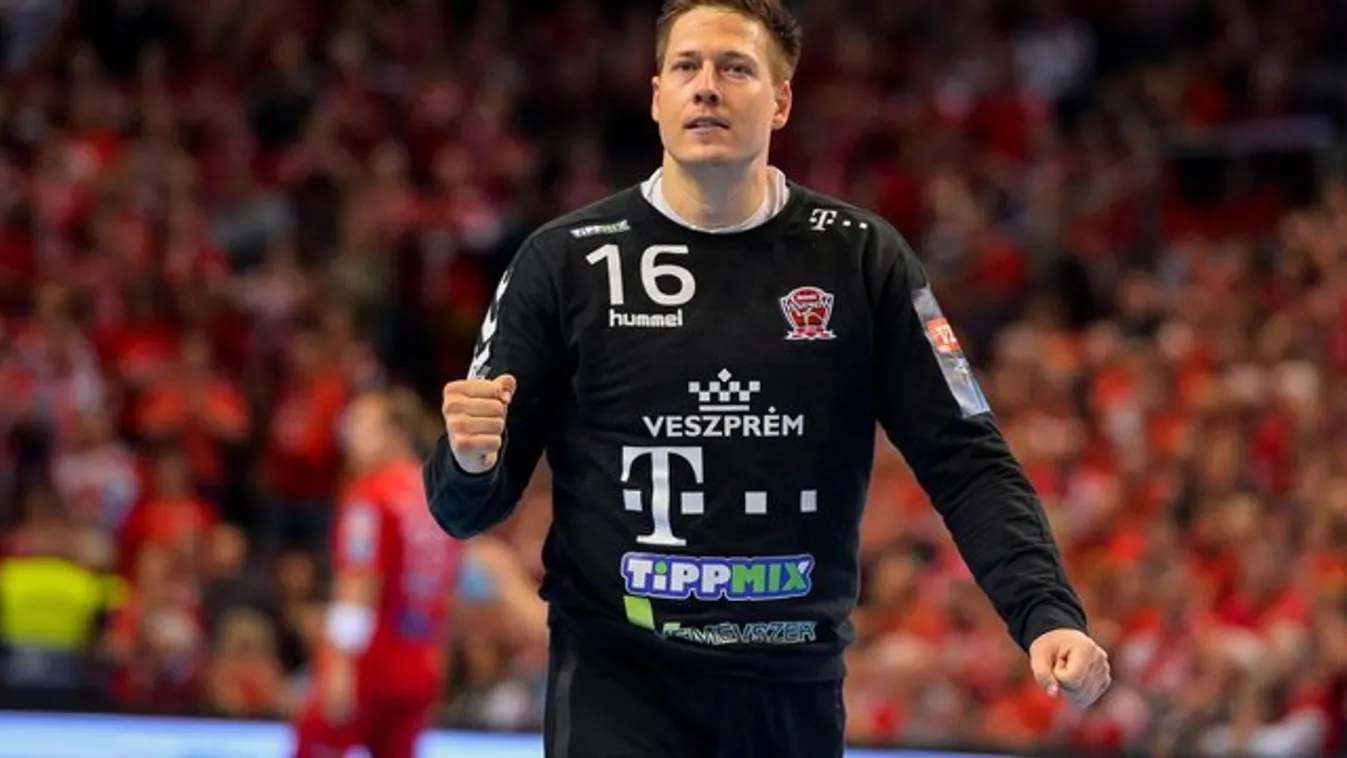 Mikler igazán a kapuban balettozik