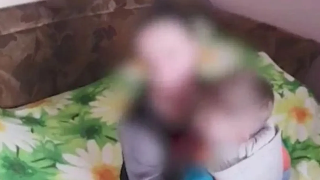 4 éves fiával fajtalankodott az anya, hogy pedofiloknak adhassa el az erről készült videókat