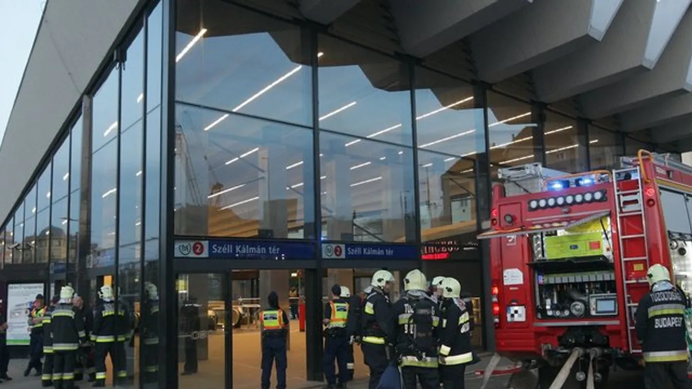 Tűzoltók lepték el a Széll Kálmán teret – a metró sem jár