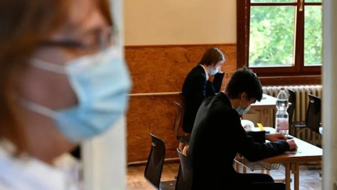 Hétfőtől ismerteti a közmédia az érettségi megoldásait