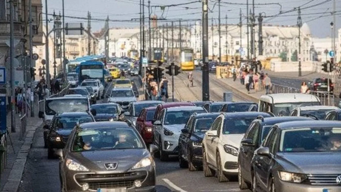 Dugók és útlezárások – a budapestiek elégedetlenek Karácsonnyal